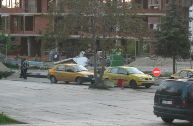 Средно с 10 броя на година намаляват таксиметровите автомобили в Дупница