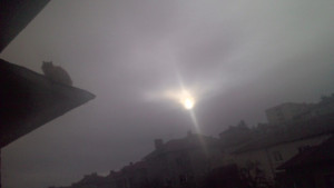 Променлива облачност и високи за сезона температури днес