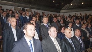 Местният парламент избира шефовете на комисии