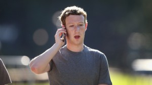 Марк Зукърбърг дарява 99 от акциите си на новата семейна