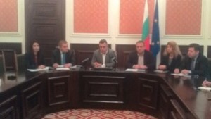 Увеличението на данъците е да се спре трупането на нови