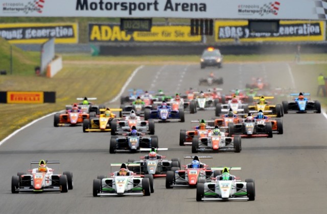 През 2016-а планират състезания за автомобили без пилоти