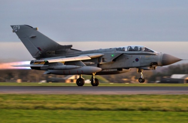 Великобритания извърши първи въздушни удари в Сирия