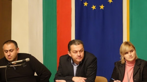 Кметът на Севлиево се срещна с представители на таксиметровите фирми