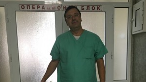 Хирург сбъдва мечтата на 6годишно момиченце високо едва 94 см