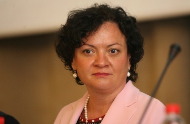 Василева: Промените в климата ще увеличат летния туристически сезон