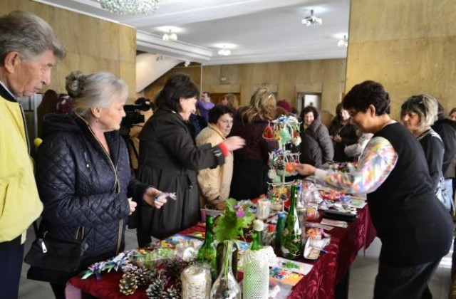 С благотворителна изложба набират средства за хората в неравностойно положение