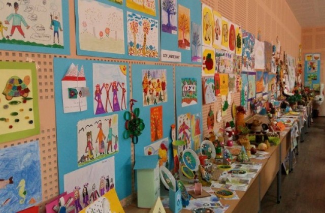 Деца от пет области представят наученото в извънкласни дейности