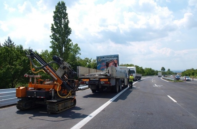 АПИ: Ремонтът на пътя Поповица – Асеновград не е завършил
