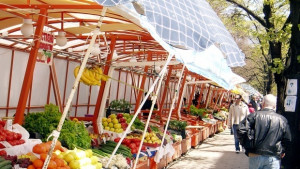 Данъчните проверяват зеленчуковите борси