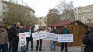 Ракиджии блокират пътя за Пазарджик