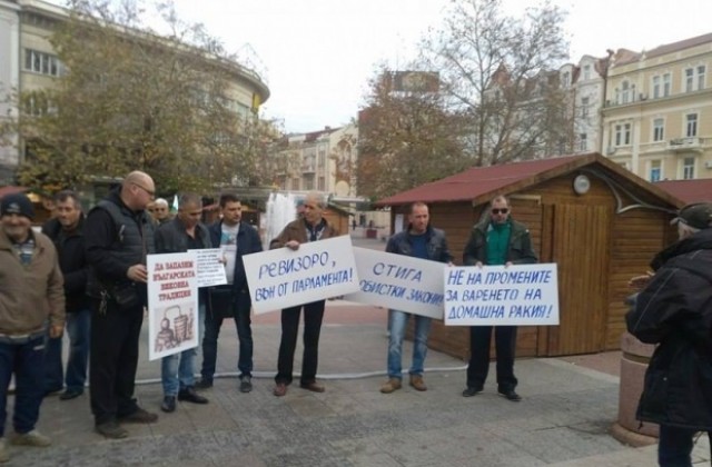 Ракиджии блокират пътя за Пазарджик