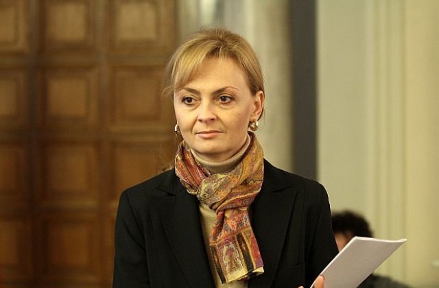 Карастоянова: Подкрепям всяка инициатива, ограничаваща сивия сектор