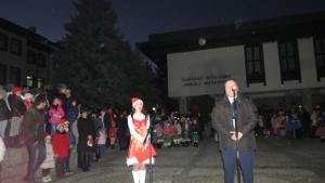 Коледните светлини огряха Банско