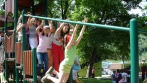 Проверяват състоянието на училищни и спортни площадки в Павликени и