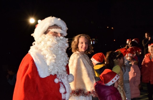 Горна Оряховица получи най-хубавата колетна пратка – Дядо Коледа