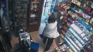 Нагъл обир посред бял ден на магазин във Варна ВИДЕО