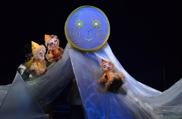 Предколедно представление в кукления театър