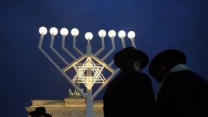 Започва Ханука празникът на Светлината