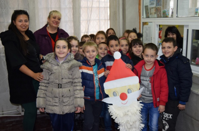 Първокласници от Г. Оряховица изпратиха своето писмо за конкурса на Български пощи