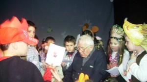 Деца от Кюстендил очакват за среща Дядо Пънч