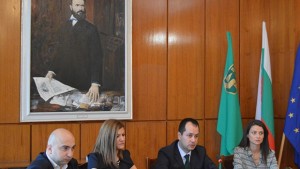 ККаменов Служители в общината трудно намират издирвани документи