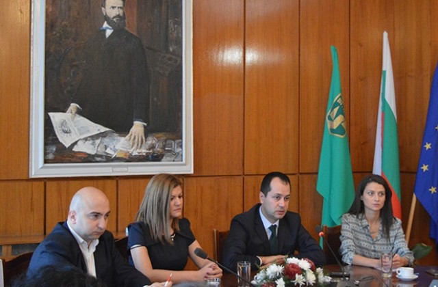 К.Каменов: Служители в общината трудно намират издирвани документи