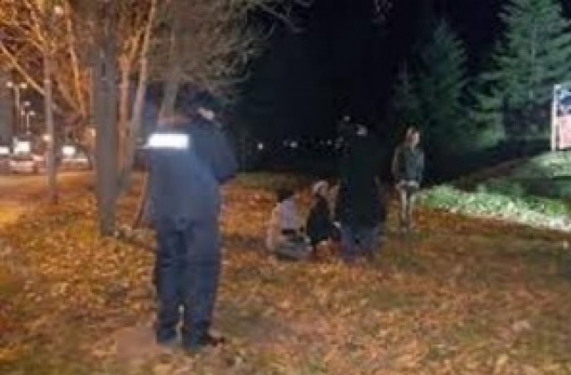 Седем афганистанци се борят за седалка на таксиметров шофьор