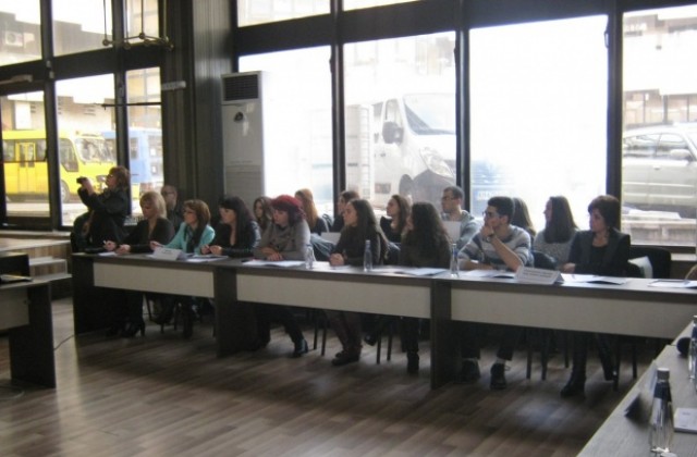 Дискусия за проблемите и възможностите за реализация на младите хора в Дупница