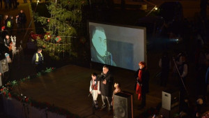 Кметът Стефан Радев и децата на Сливен запалиха светлините на