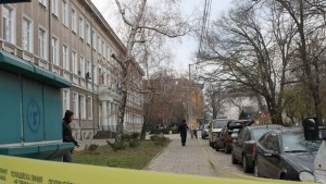 Сигнал за бомба затвори училище
