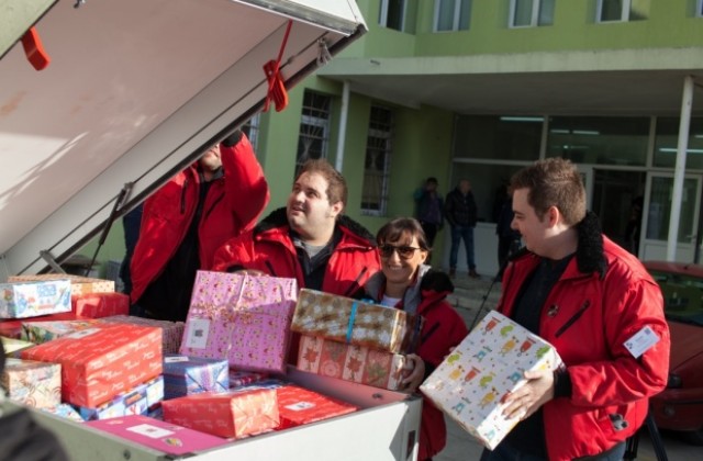 Немски деца изпратиха коледни подаръци за пациенти във варненска болница