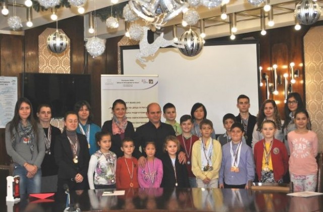 Деца-шампиони на среща с кмета