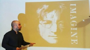 Младите социалисти с презентация за Джон Ленън