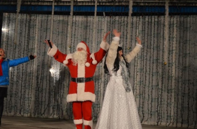 Коледен Казанлък грее с над 800 хил. светлини