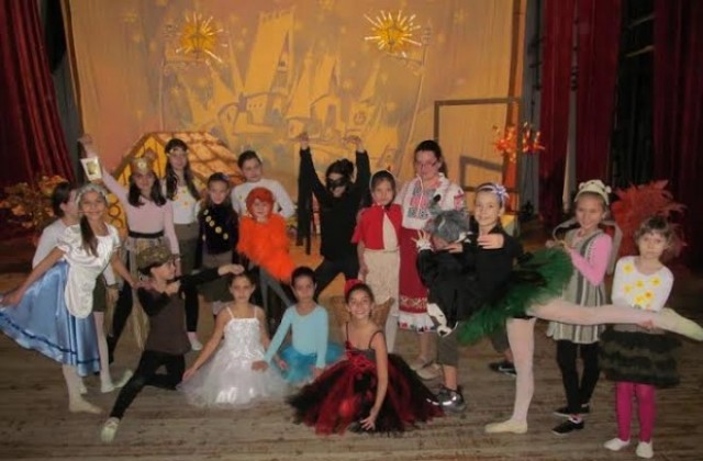 Детският мюзикъл „Червената шапчица” с  безплатна премиера във В. Търново