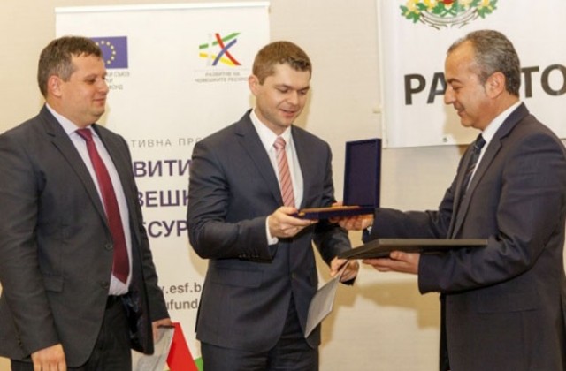 Мездренска фирма с първа награда от „Работодател на годината - 2015