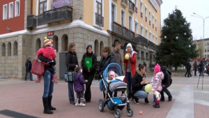 7 майки излязоха на протест в Хасково