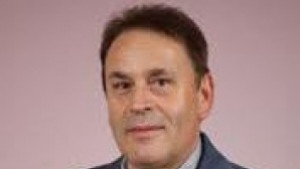 Общински съветник пита кмета за антипаркинг колчетата