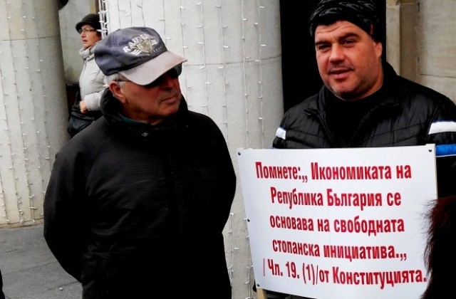 Протест срещу ограниченията за варене на ракия в Бургас