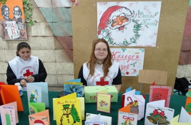 Благотворителна разпродажба на картички събира средства за деца и възрастни в Стралджа
