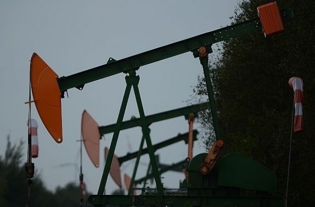 Цените на петрола удариха седемгодишно дъно в Азия