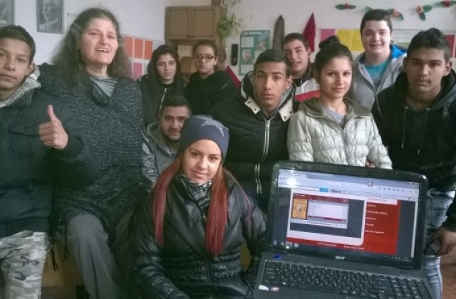 Учениците от ПГТ-Дупница четоха любими произведения по време на междучасията