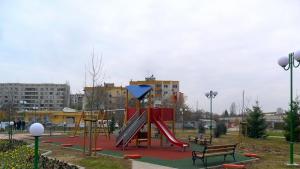 Кметът Иван Тотев откри новия парк на ул Богомил
