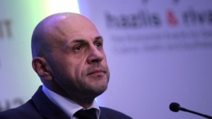 Дончев Ще връщаме европари ако крави пасат по стадиони