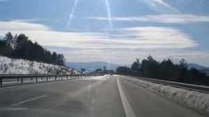 На прохода Вратник вали сняг