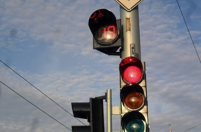 Подменят светофарите на 7 кръстовища в Пловдив
