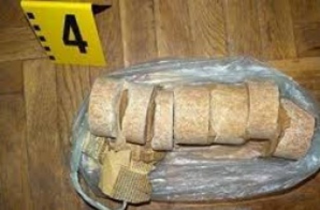 Задържаха мъж с взривно устройство в Кърджали