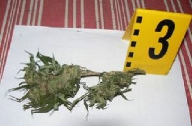 Задържаха 40-годишен за незаконно притежаване на наркотици