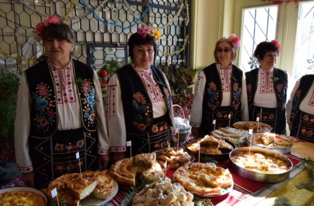 Над 20 вида печива опитаха гостите на празника на дрипавата баница във Върбица